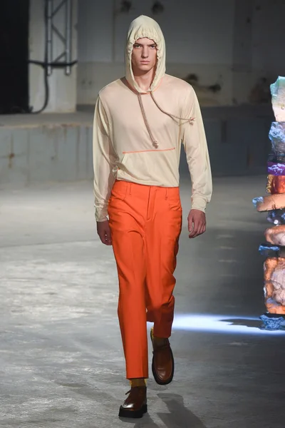 Look 17